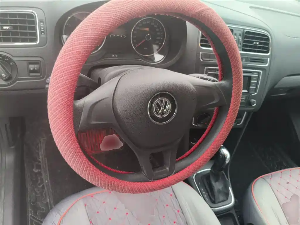 Volkswagen Polo 2014 1.4L Automatic Comfort Edition фото 7