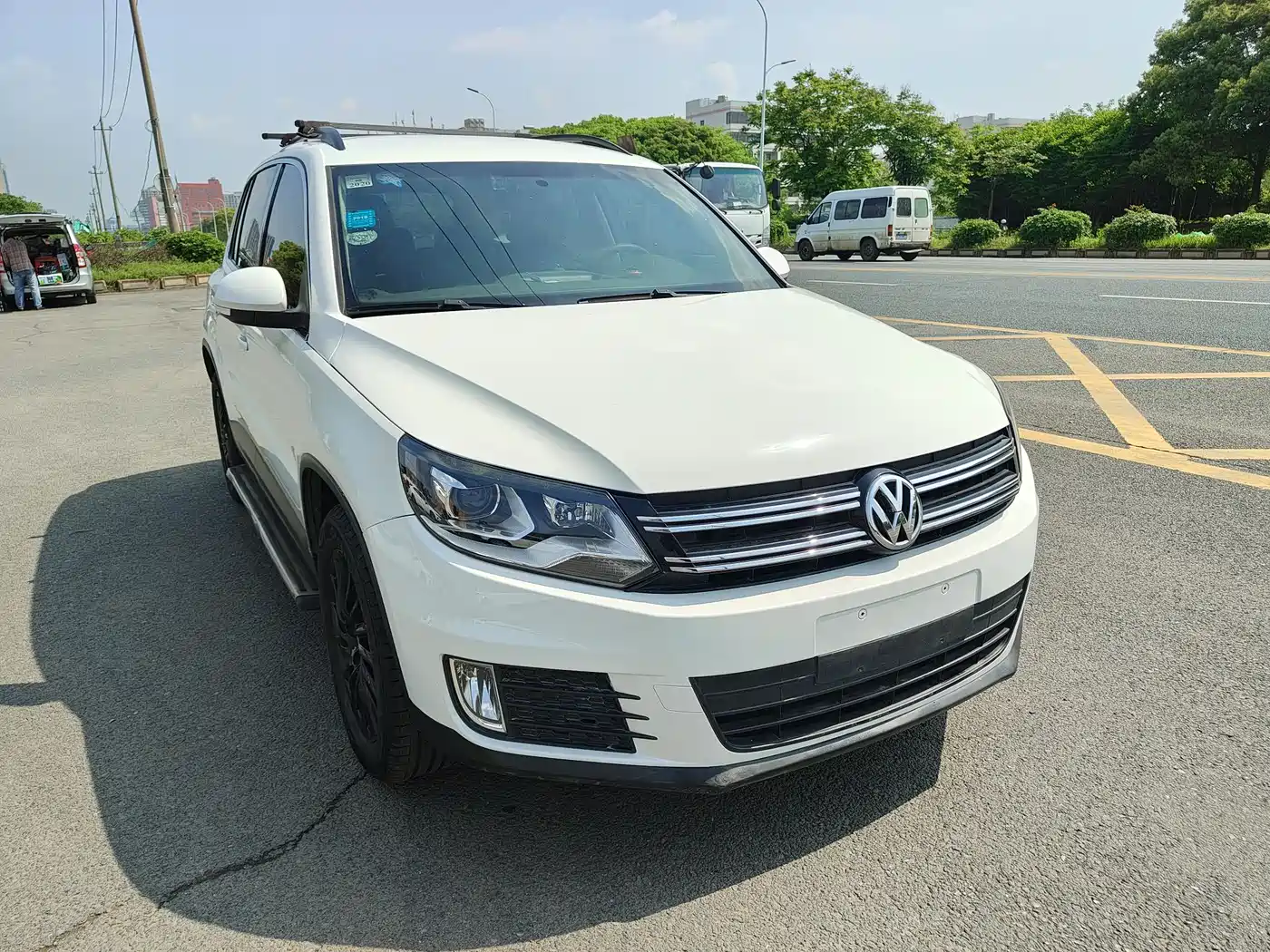 VOLKSWAGEN TIGUAN