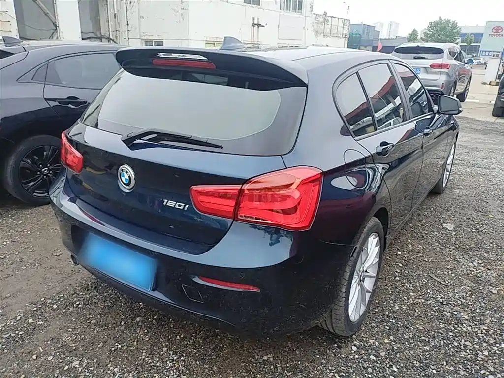 BMW 1 Series (Import) 2015 120i Leading фото 7