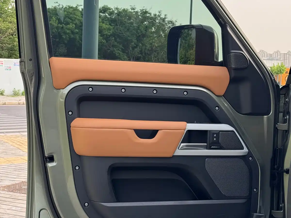 Land Rover Defender 2023 Facelift 110 3.0T P400 X-DYNAMIC HSE фото 14
