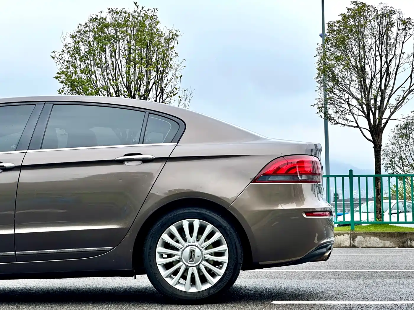Qoros 3 2015 2014 Model Sedan 1.6T Automatic Premium