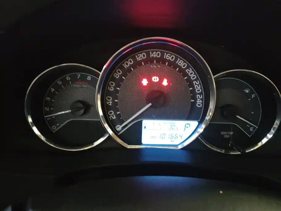 Toyota Corolla 2014 1.6L CVT GL фото 14