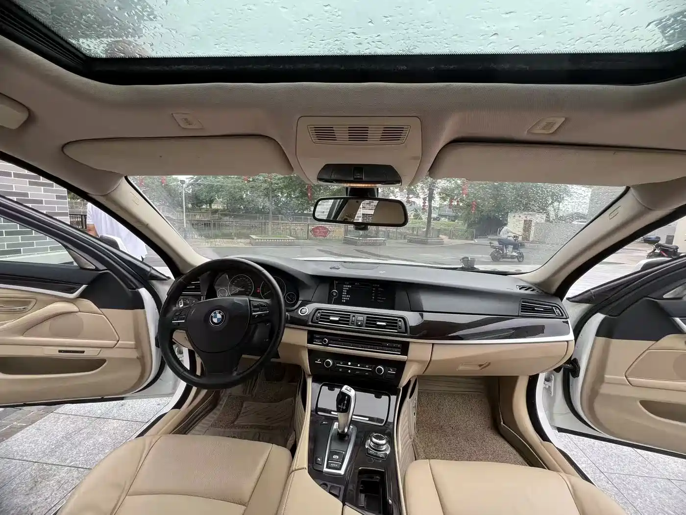 BMW 5 Series 2011 528Li Luxury фото 8