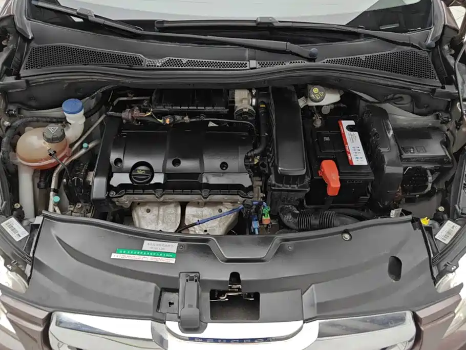Photo 10 - Peugeot 2008