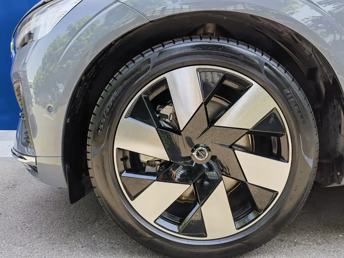 VOLVO XC60 PLUG-IN HYBRID