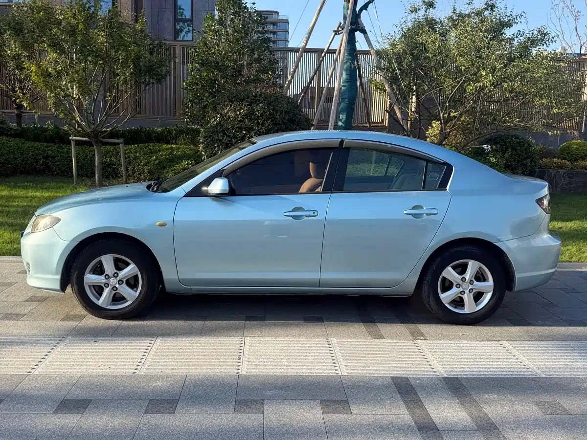 Фото 2 - Mazda 3