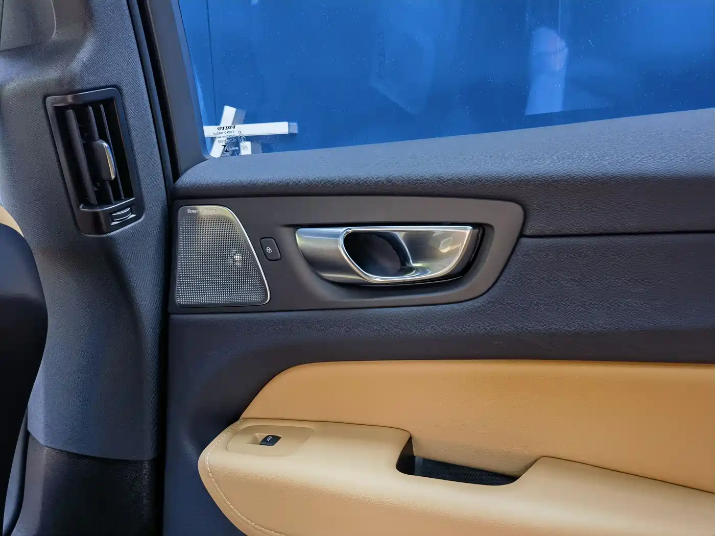 VOLVO XC60 PLUG-IN HYBRID