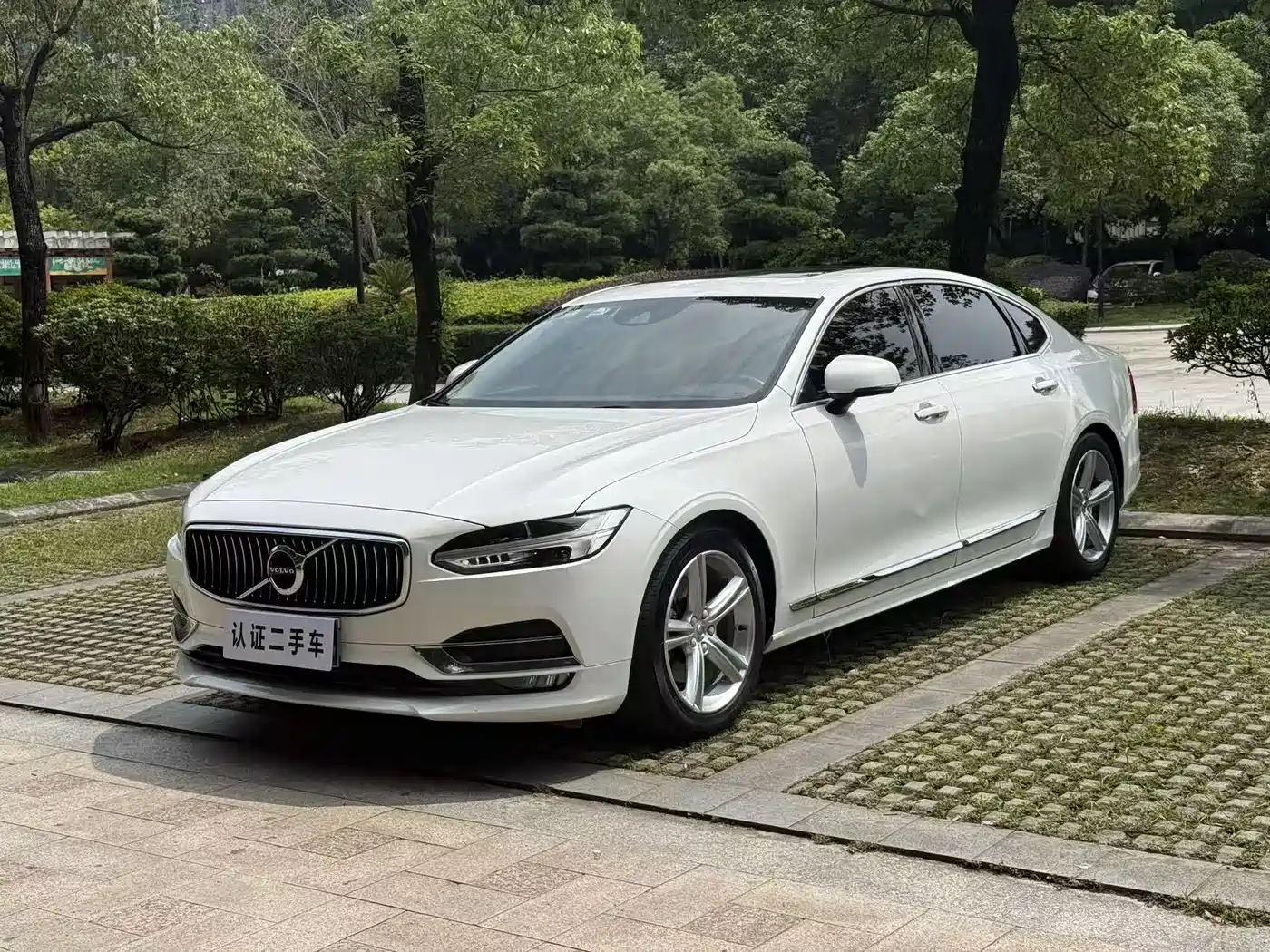 Фото 1 - Volvo S90