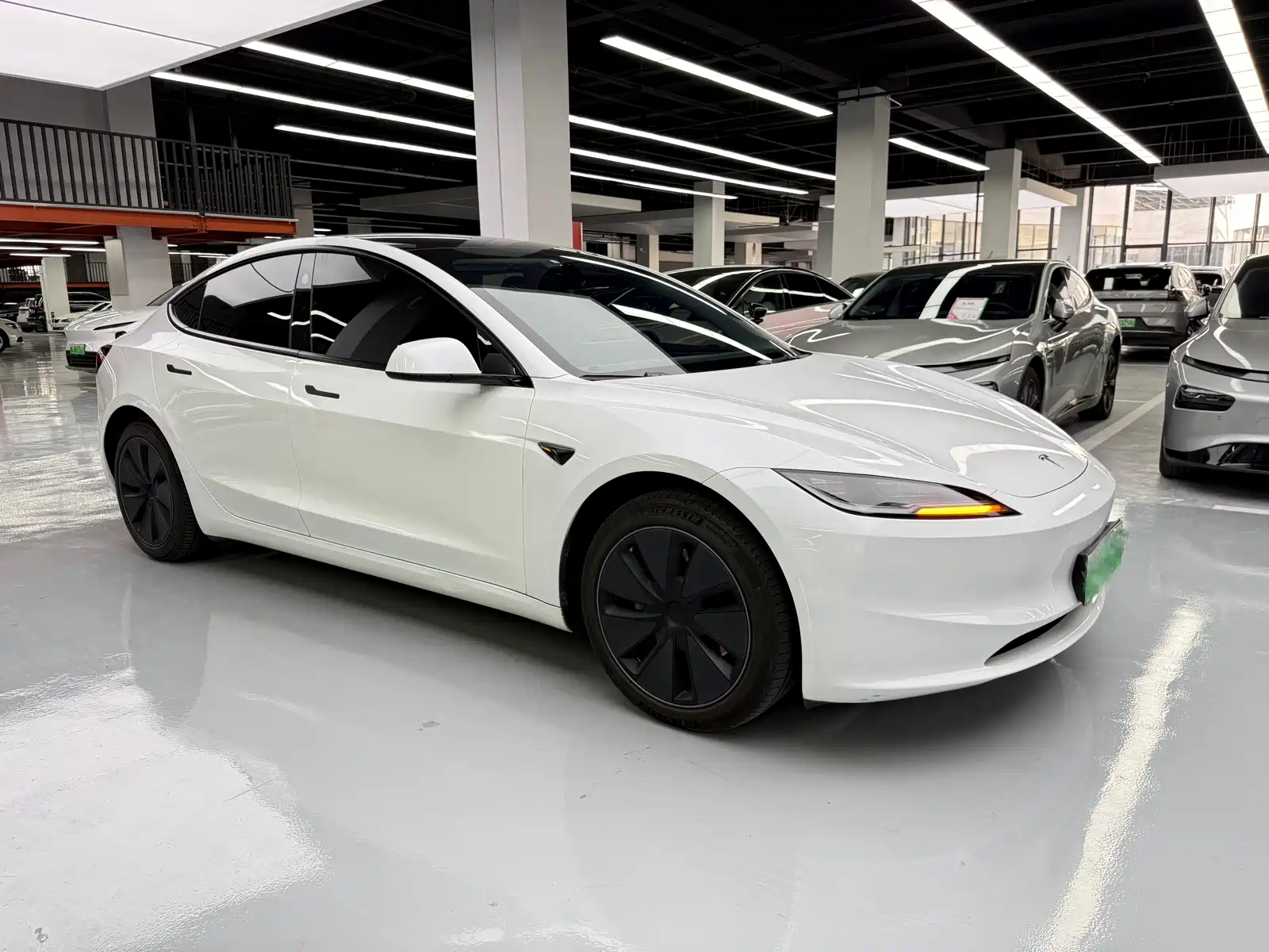 Фото 3 - Tesla Model 3