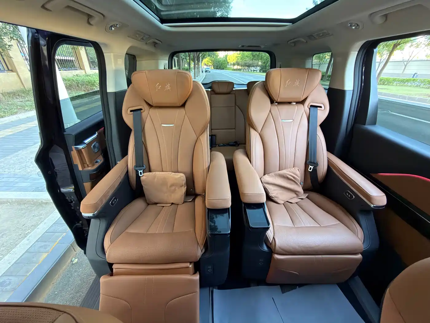 Hongqi HQ9 PHEV 2025 2024 Model 2.0T AWD Luxury Edition