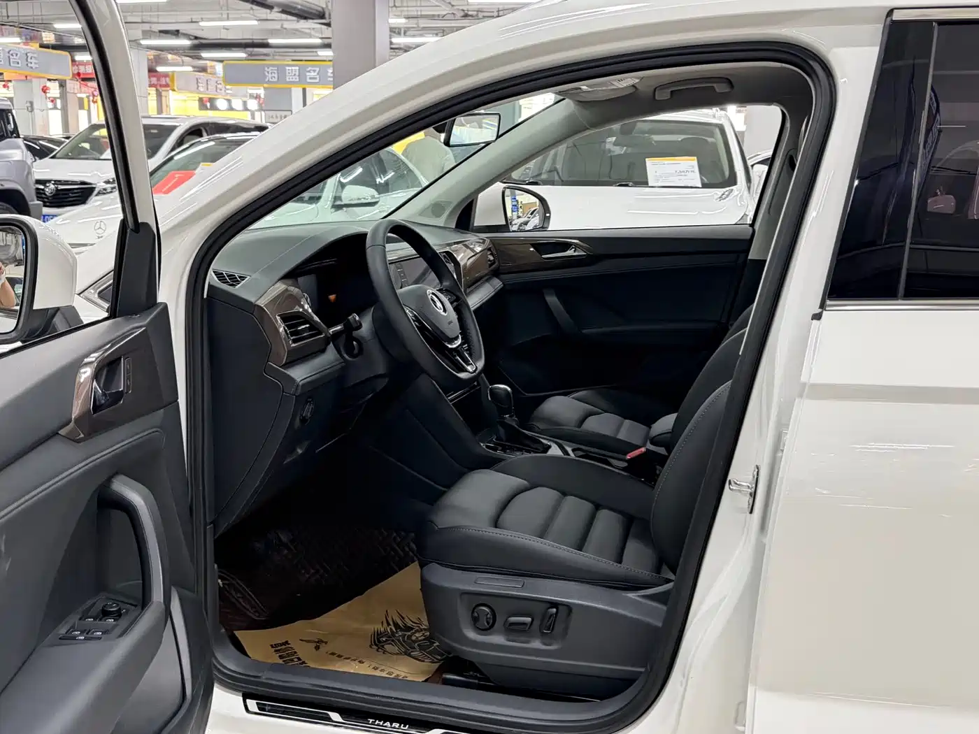 Volkswagen Tharu 2022 280TSI FWD Luxury Edition фото 10