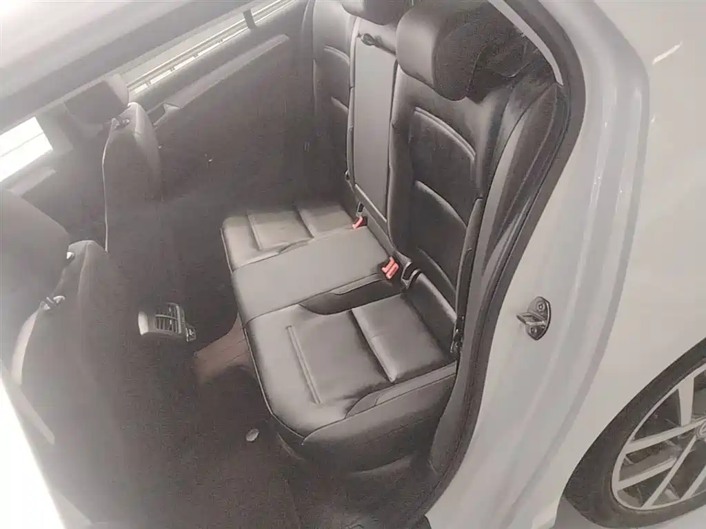 Volkswagen Golf 2020 Beloved Edition 280TSI DSG Comfort фото 17