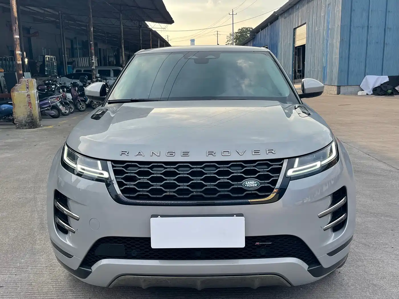 Land Rover Range Rover Evoque 2022 Range Rover Evoque L 249PS R-Dynamic Luxury Edition фото 2