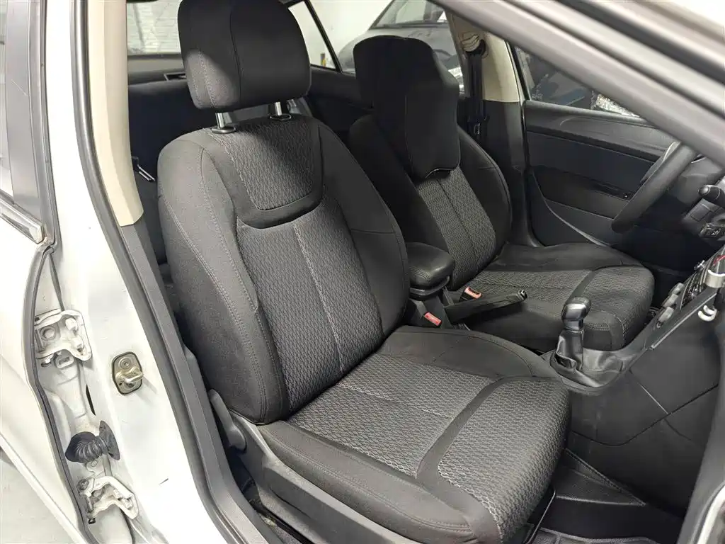 Peugeot 308 2014 Model Joy Edition Classic 1.6L Manual Superior Style фото 17