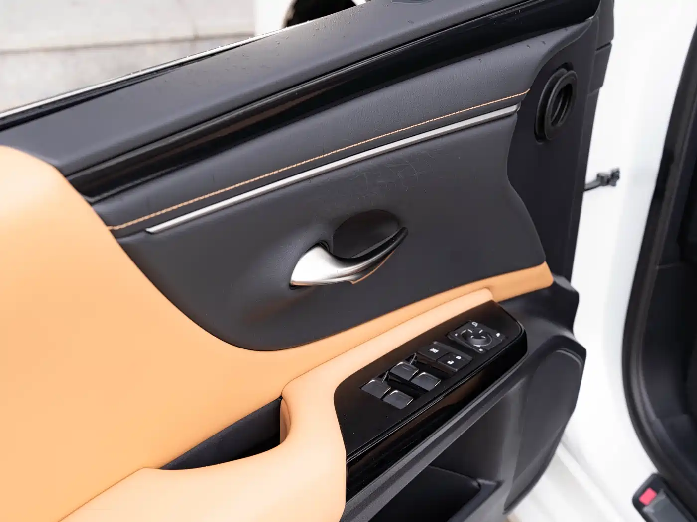 Lexus ES 2022 300h Ultimate Edition фото 18