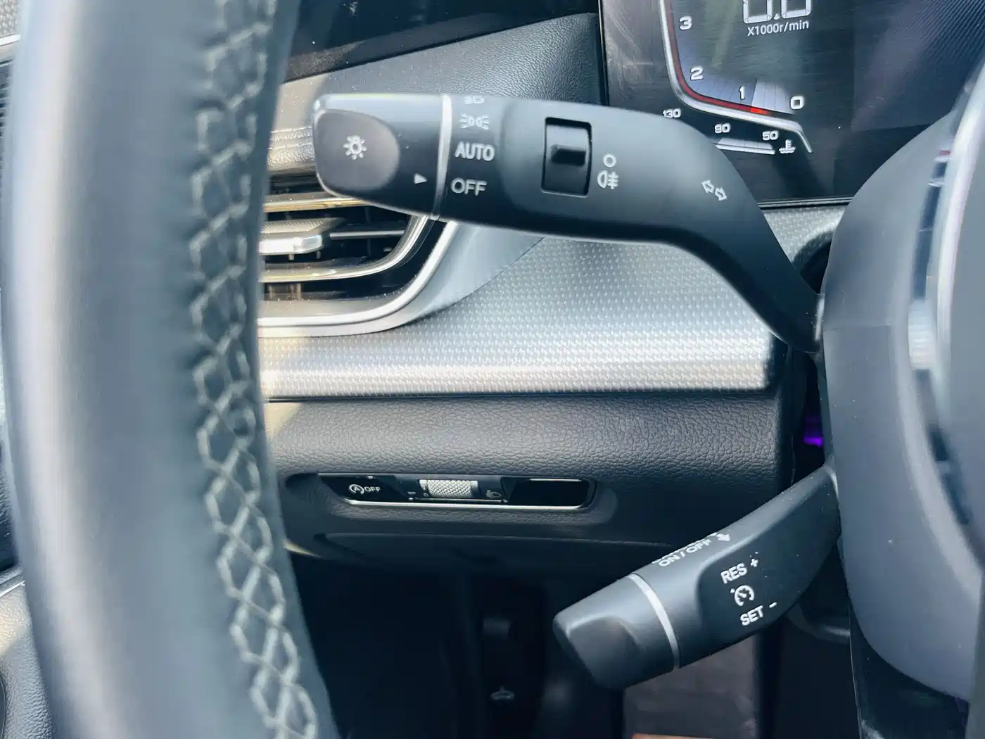 Hongqi H5 2024 1.5T DCT Smart Connect Flag Rhythm Edition фото 9