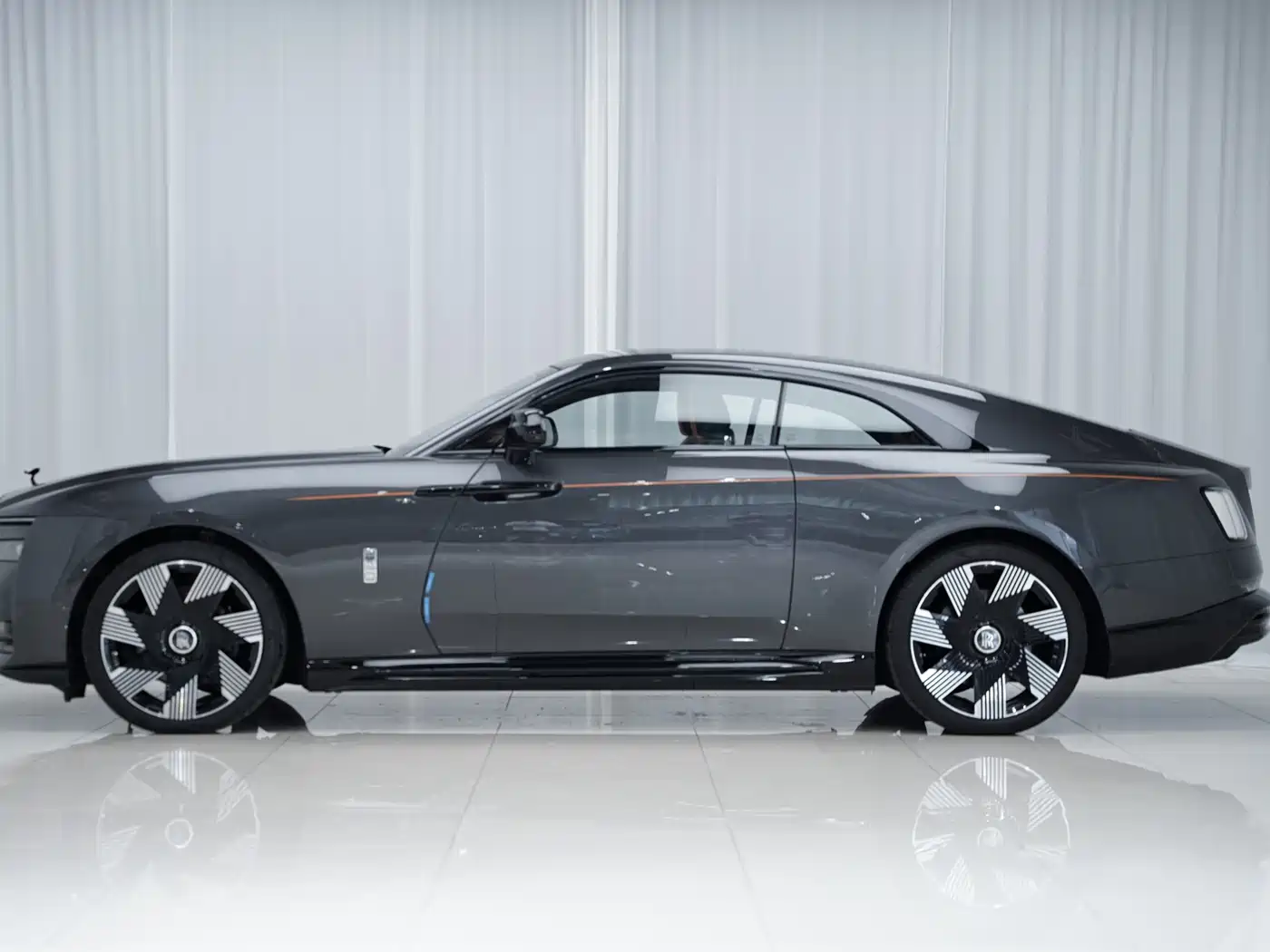 Rolls-Royce Spectre 2024 Standard Model фото 3