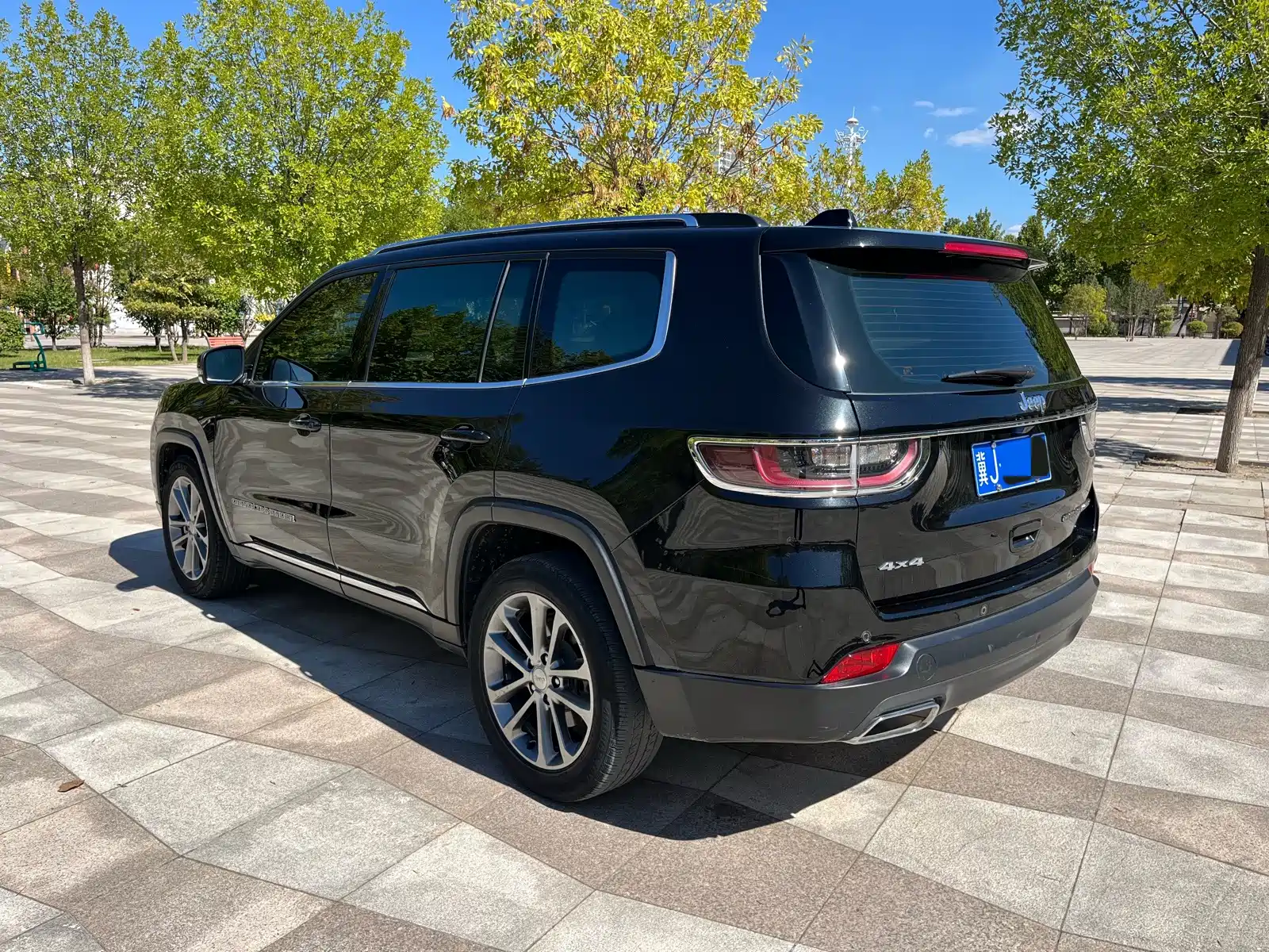 صورة 4 - Jeep Grand Commander