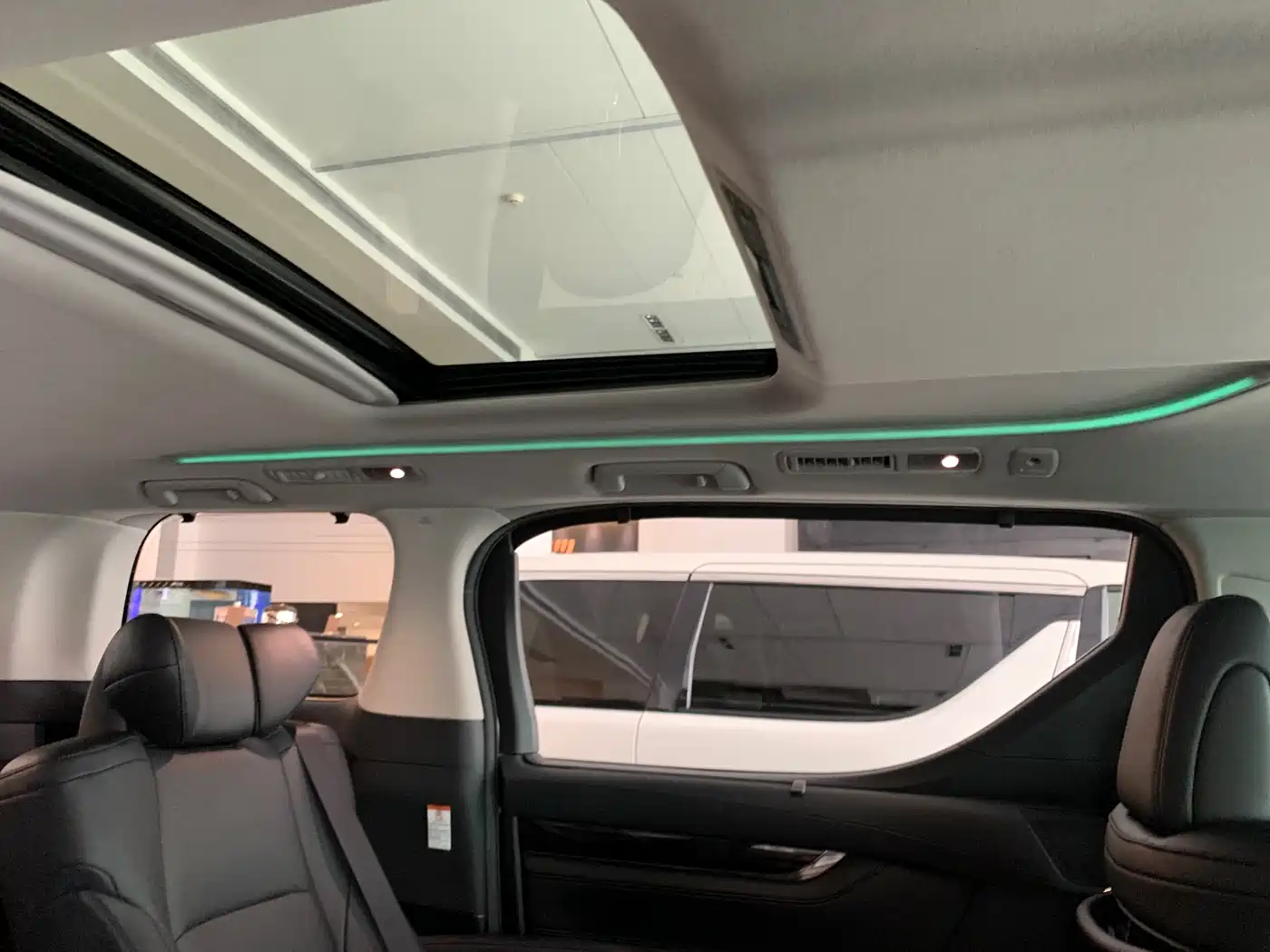 Toyota Alphard 2019 Hybrid 2.5L Premium Edition фото 4