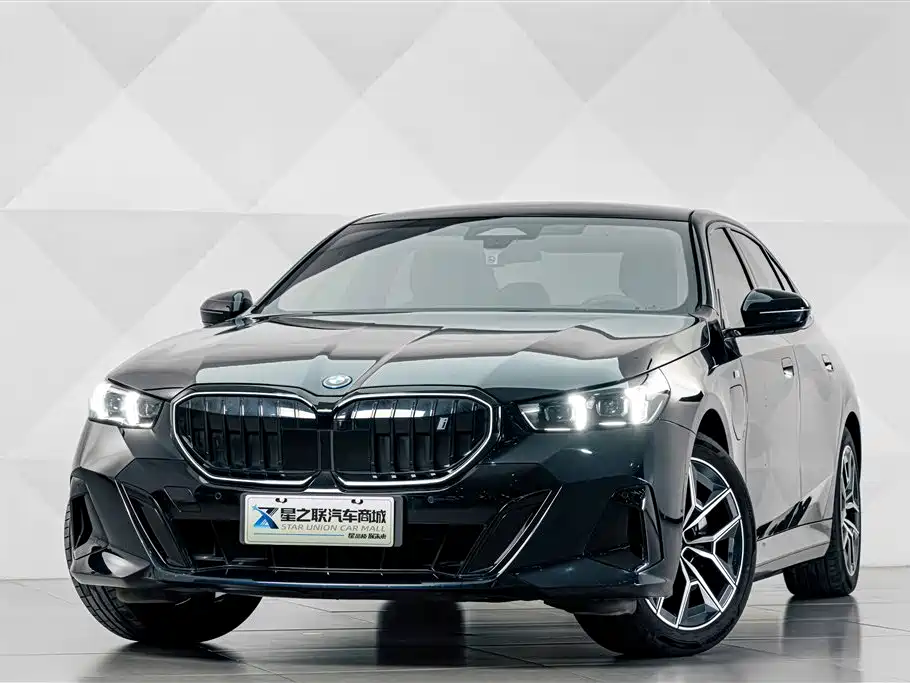 Photo 2 - BMW i5
