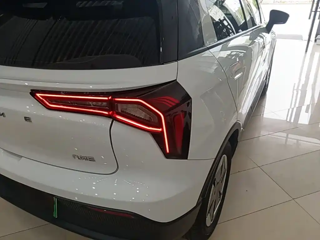 Фото 8 - Geely Geometry E Firefly