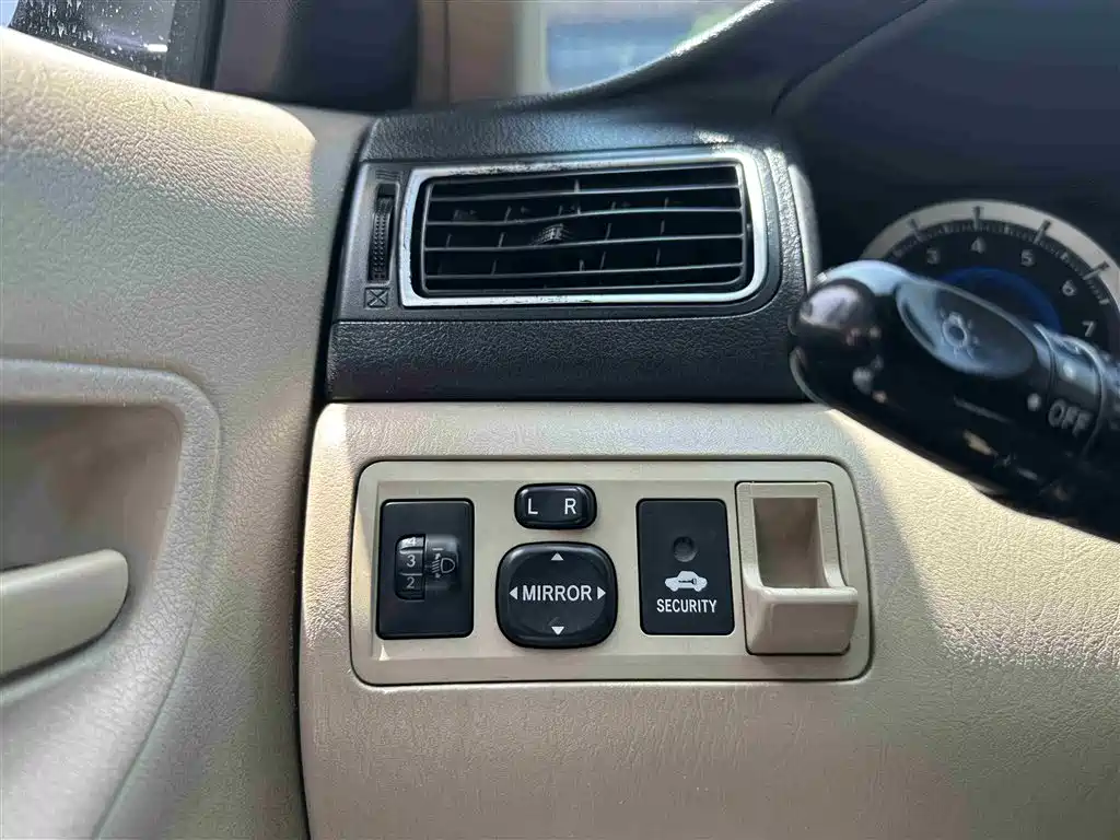 Toyota Corolla 2013 1.6L Automatic Luxury фото 15