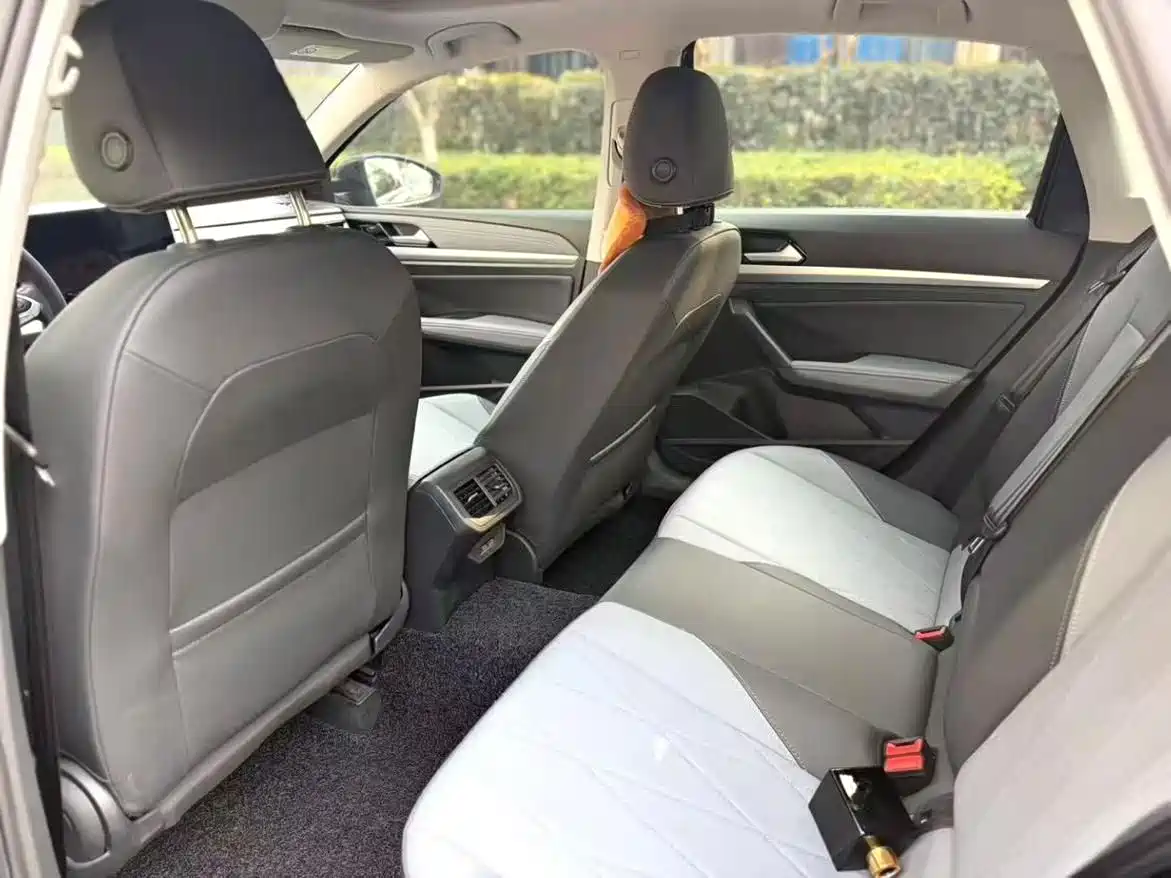 Volkswagen Lavida 2023 1.5L Auto Five Million Edition фото 7