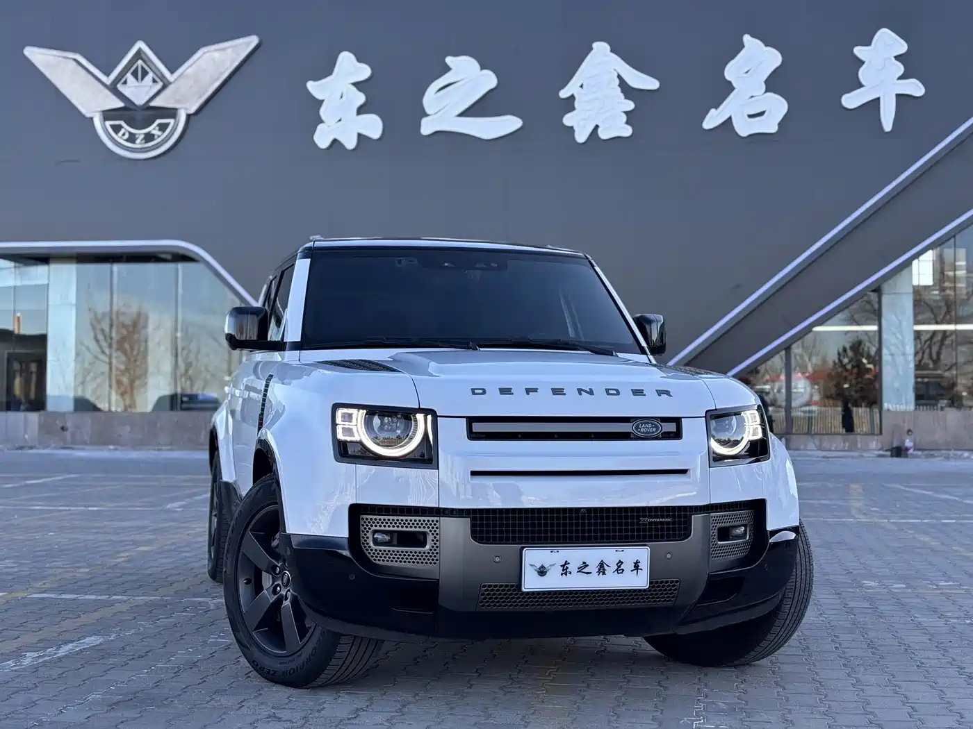 Land Rover Defender 2023 Model 110 3.0T P400 X-DYNAMIC HSE фото 3