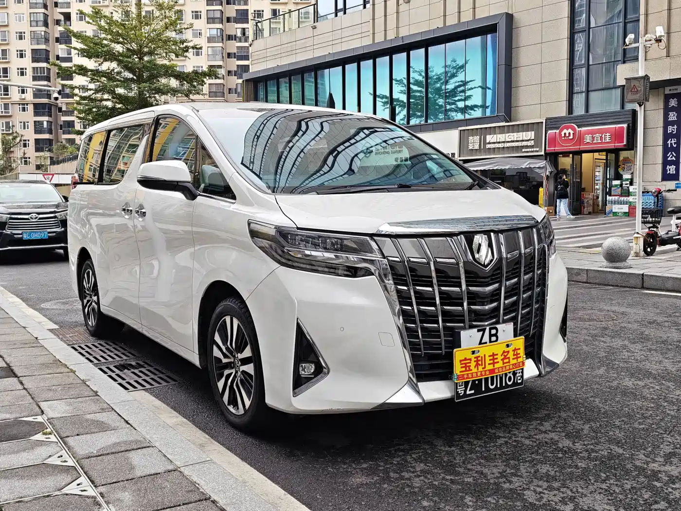 Toyota Alphard 2018 Facelift 3.5L Luxury Edition фото 2
