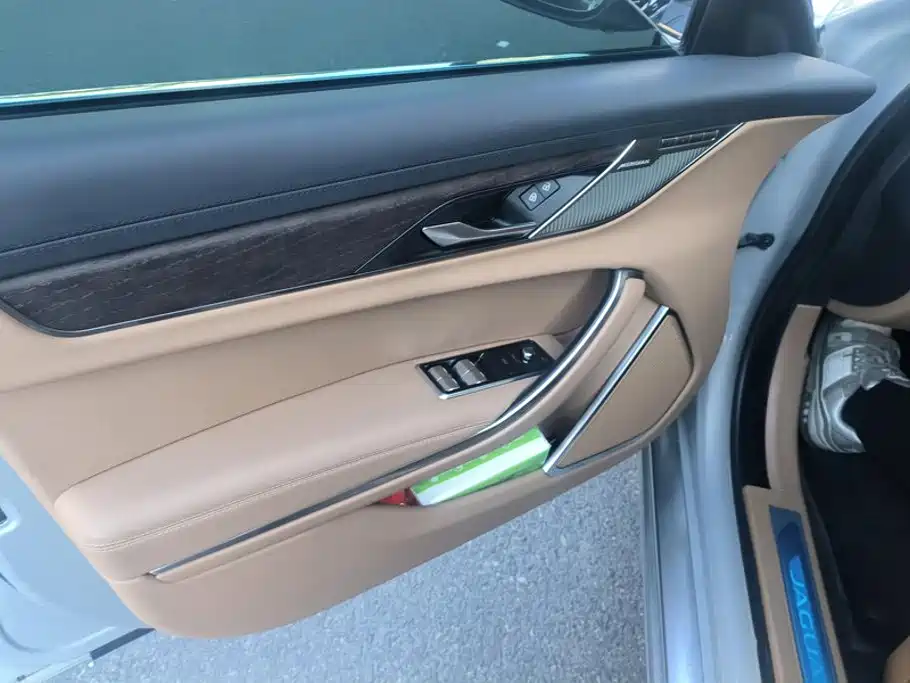 Jaguar XFL 2025 2025 2.0T P250 FWD Luxury Edition