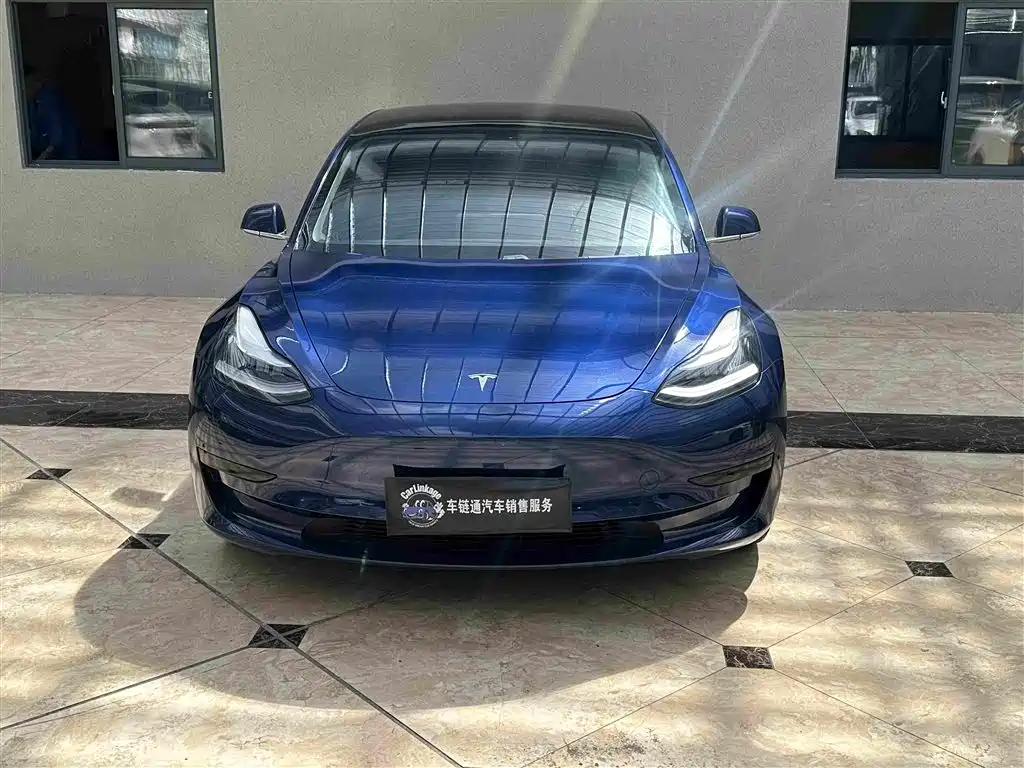 Фото 2 - Tesla Model 3