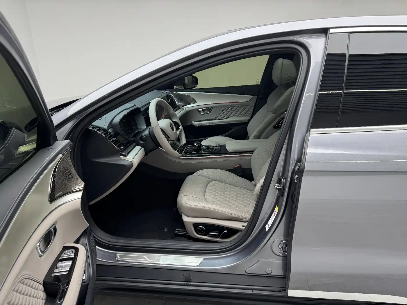 BYD Han 2024 DM-i Glory Edition 121KM Premium фото 12