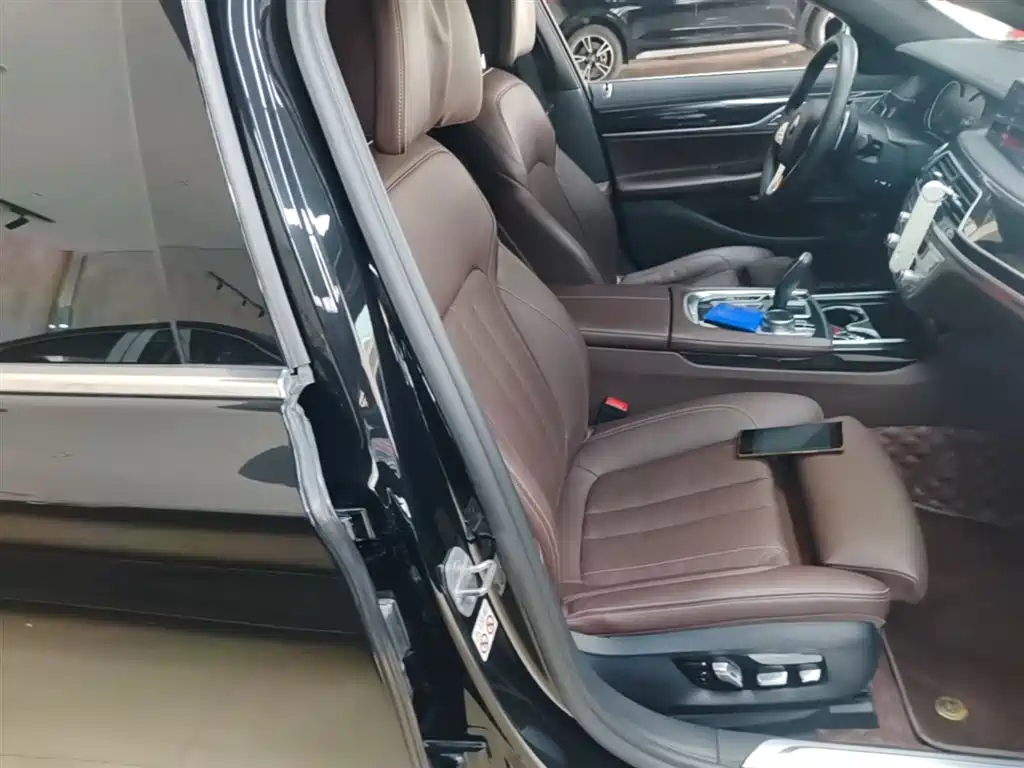 BMW 7 Series 2018 730Li Leading Type M Sport Package фото 25