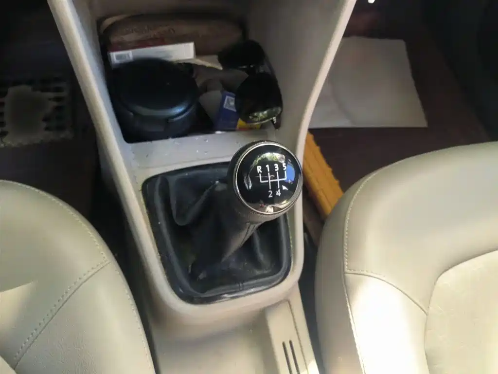 Volkswagen Santana 2013 1.6L Manual Comfort Edition фото 7