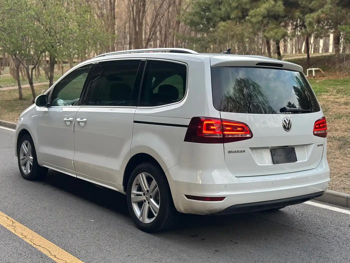 Volkswagen Sharan 2018 380TSI Comfort 7-Seater фото 7