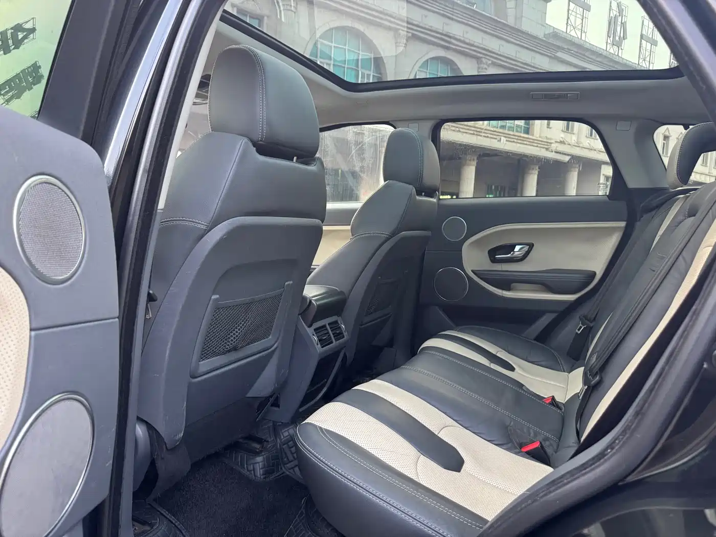Land Rover Range Rover Evoque (Import) 2013 2.0T 5-door Dynamic Edition фото 5