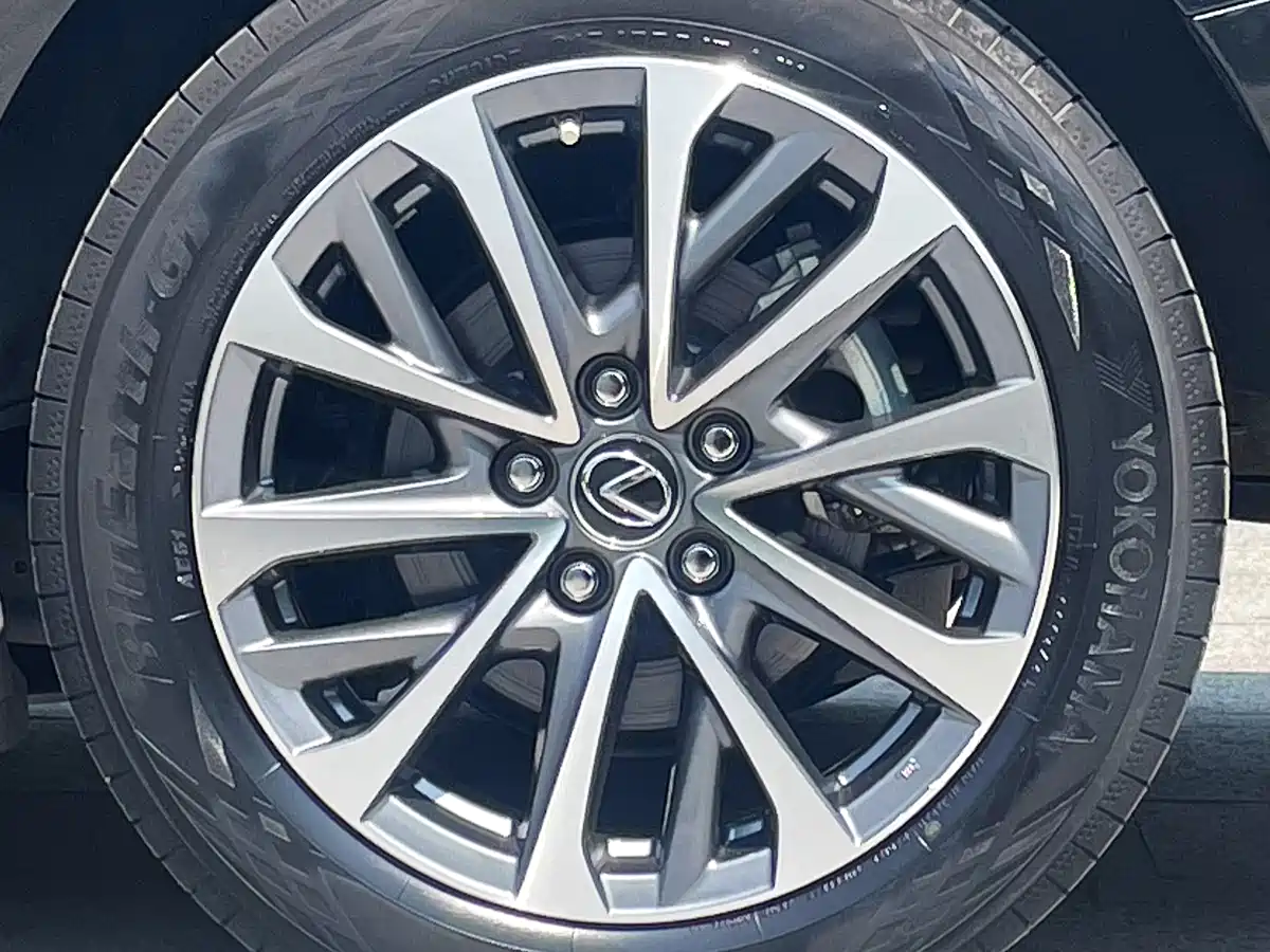 Lexus ES 2023 200 Excellence Edition фото 25
