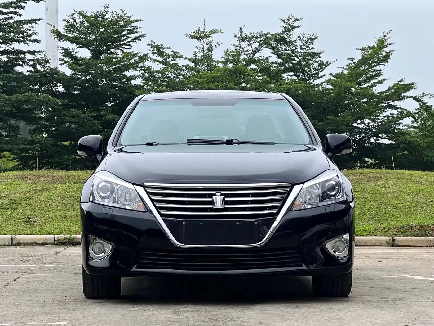 Toyota Crown 2012 2.5L Royal Navigation Edition фото 2