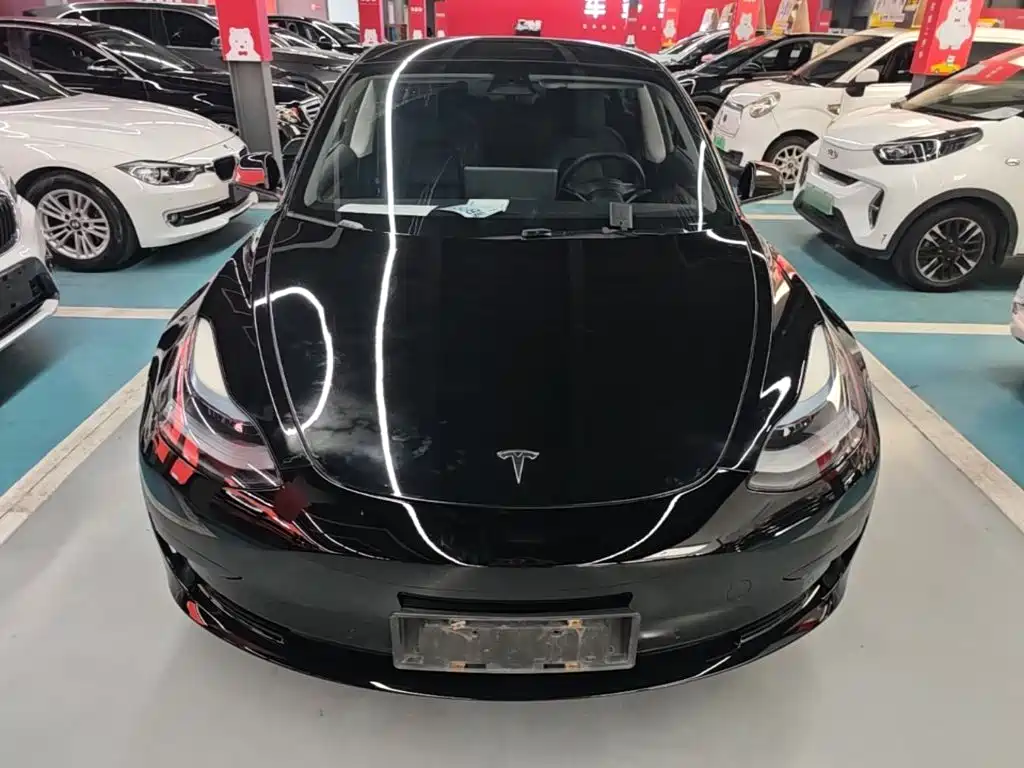 Фото 3 - Tesla Model 3