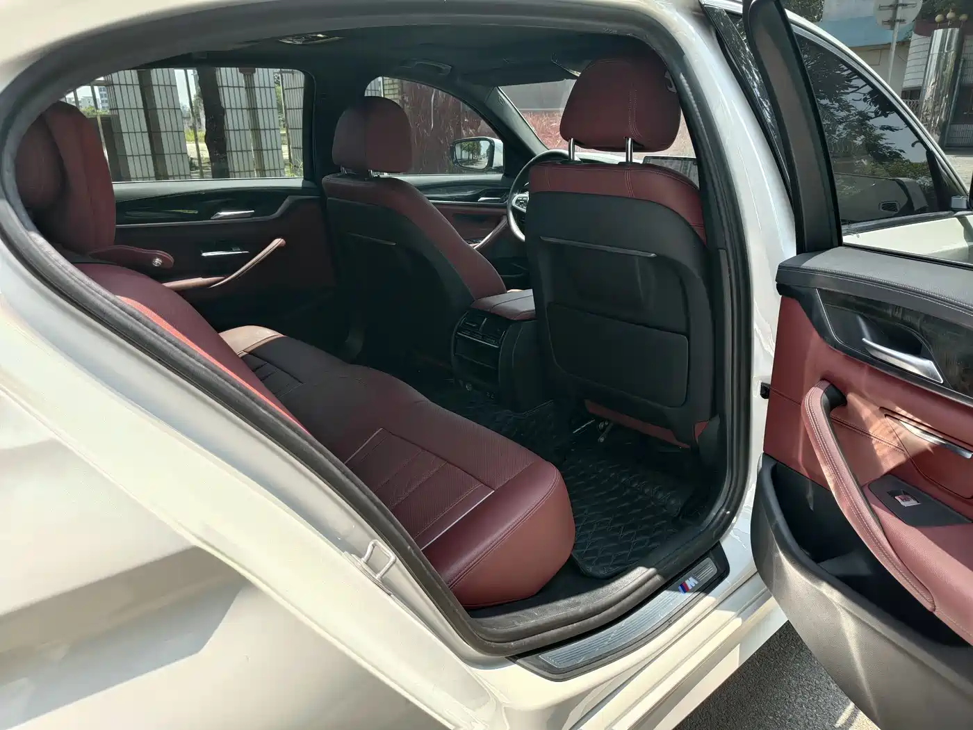 BMW 5 Series 2021 525Li M Sport Package фото 11