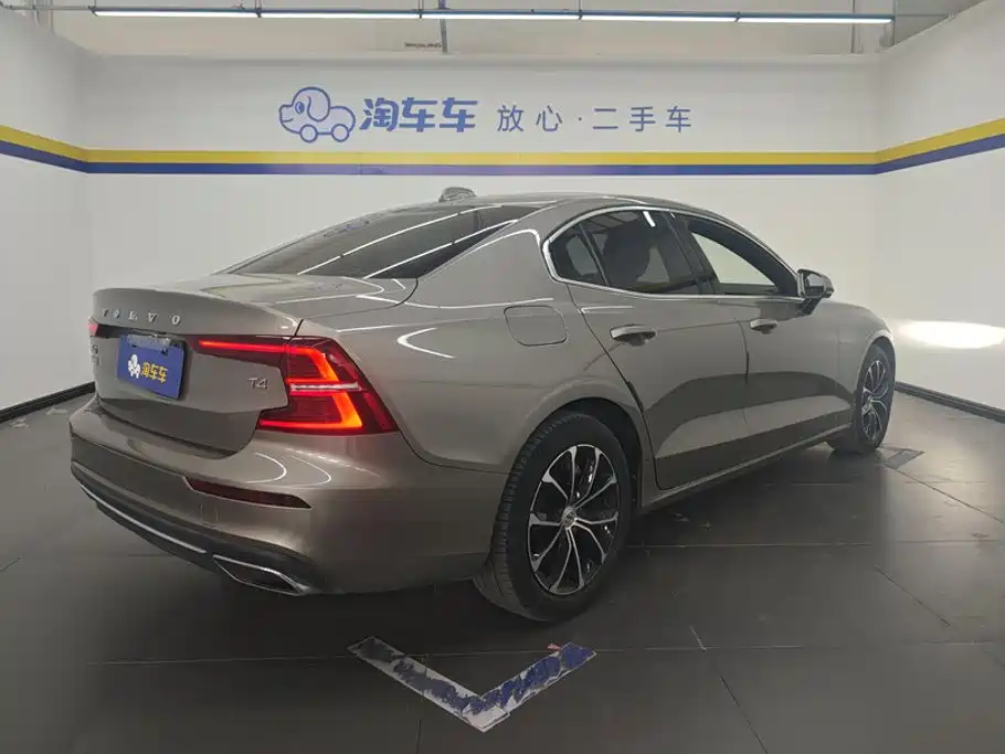 Фото 3 - Volvo S60