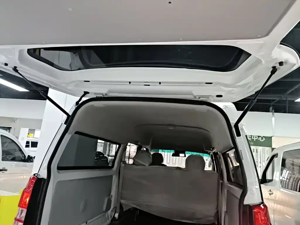 Jinbei New Hiace X30L 2025 2024 Fortune Edition Passenger Van 5/6/7-seater with Front AC