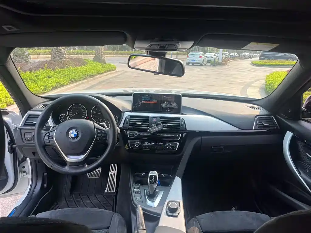 BMW 3 Series 2017 320i M Sport фото 5
