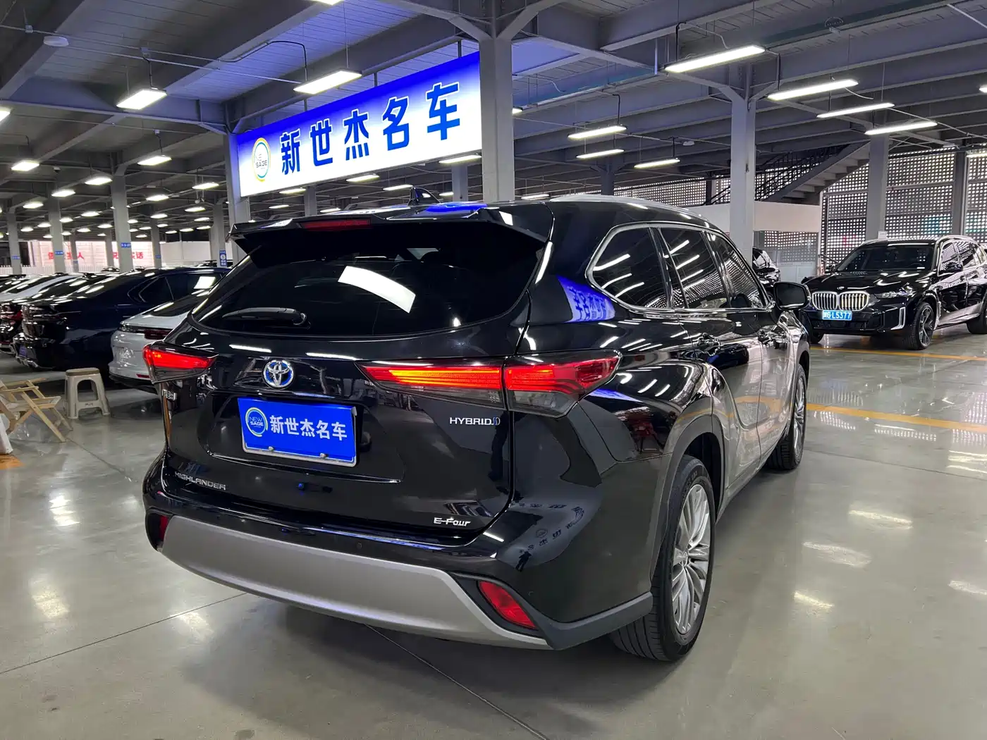 Toyota Highlander 2022 Model Dual Engine 2.5L 4WD Premium Edition 7-Seater фото 14