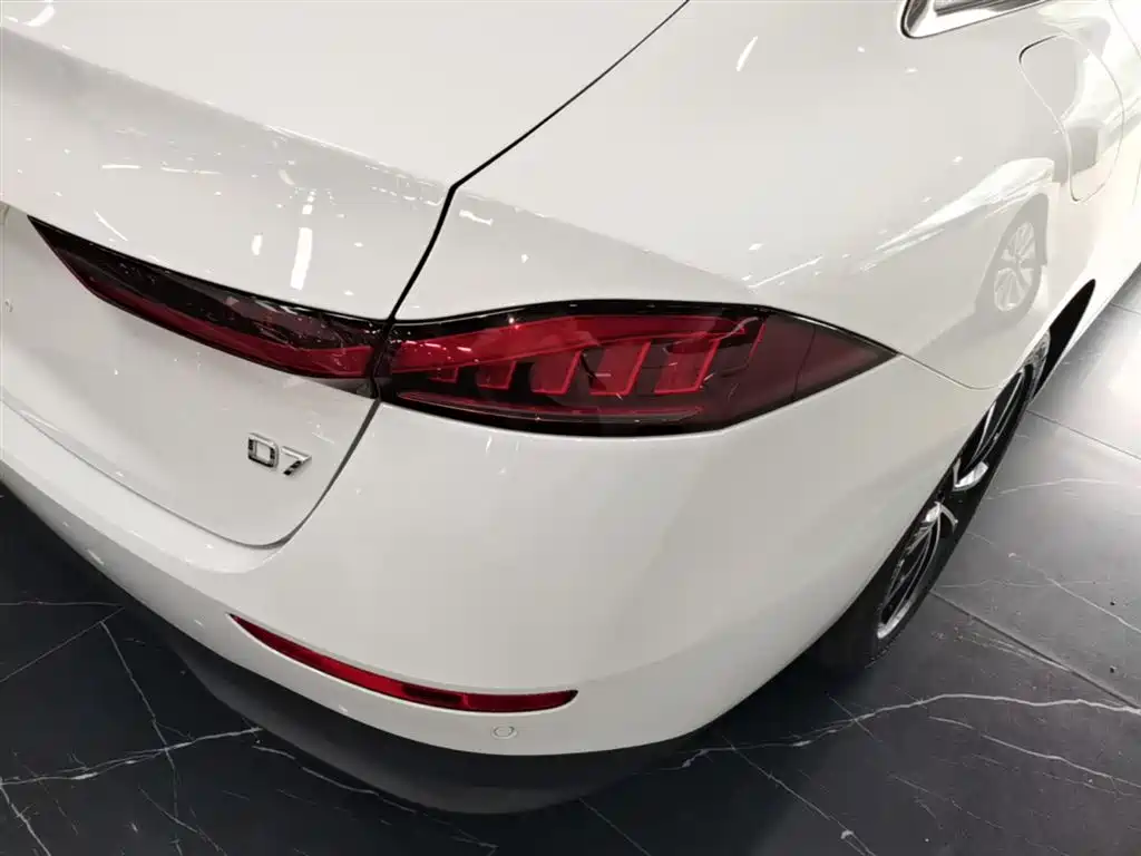 Фото 8 - Roewe D7