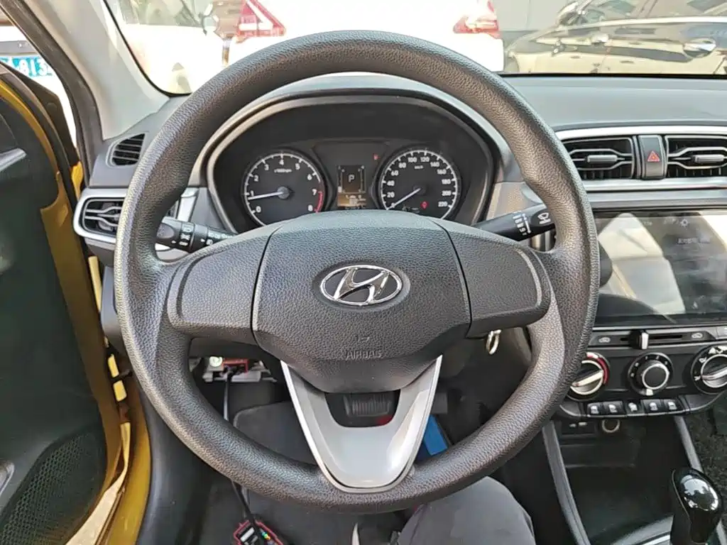 Photo 11 - Hyundai Verna