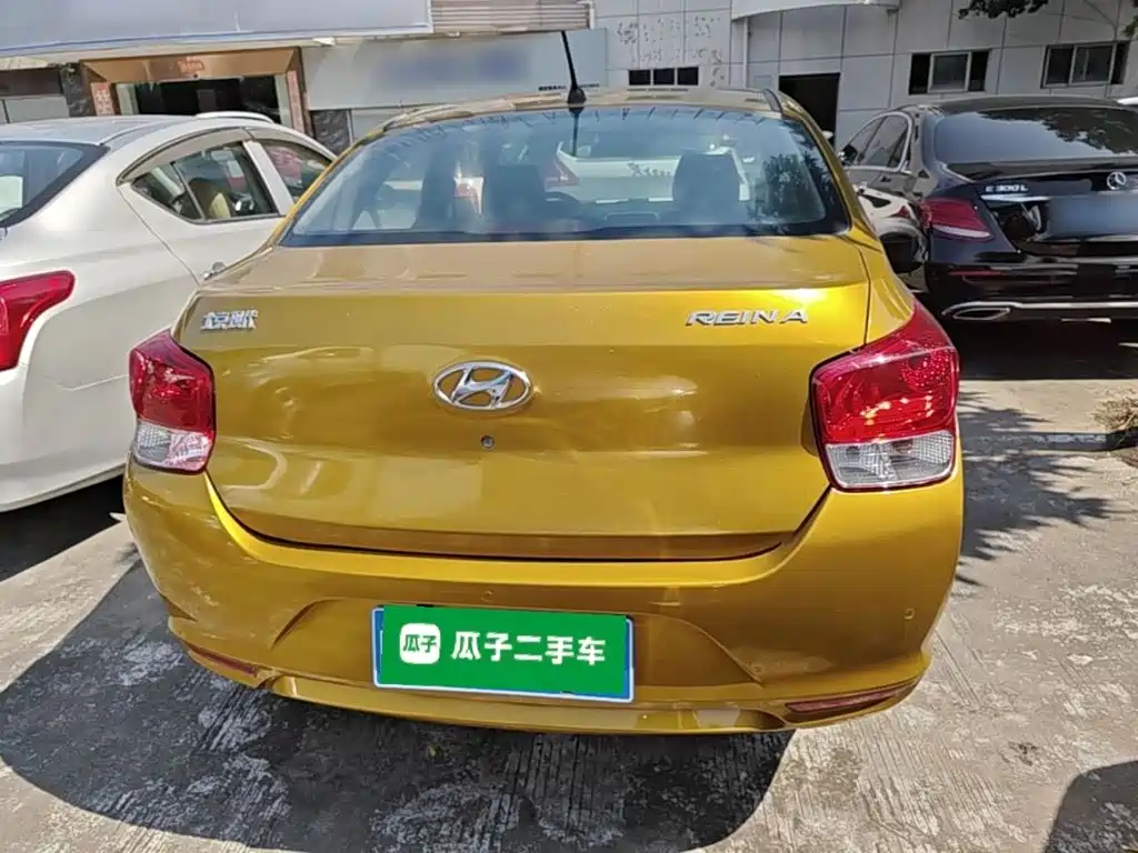 Photo 6 - Hyundai Verna