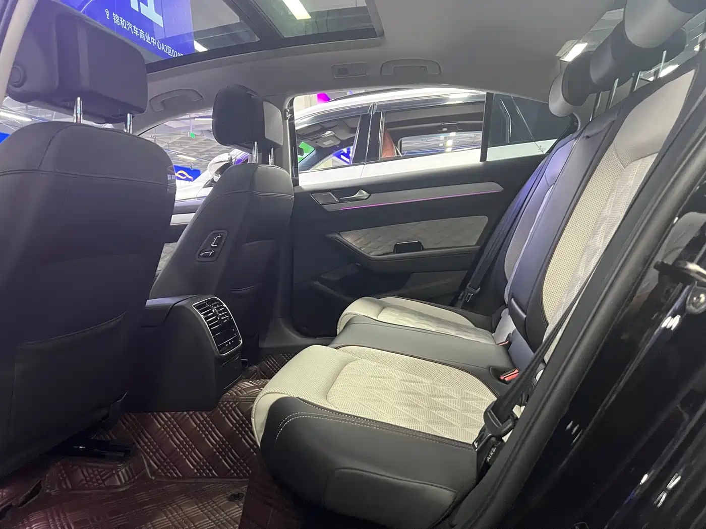 Volkswagen Magotan 2023 Model 2 Million Commemorative Edition 330TSI DSG Luxury фото 14