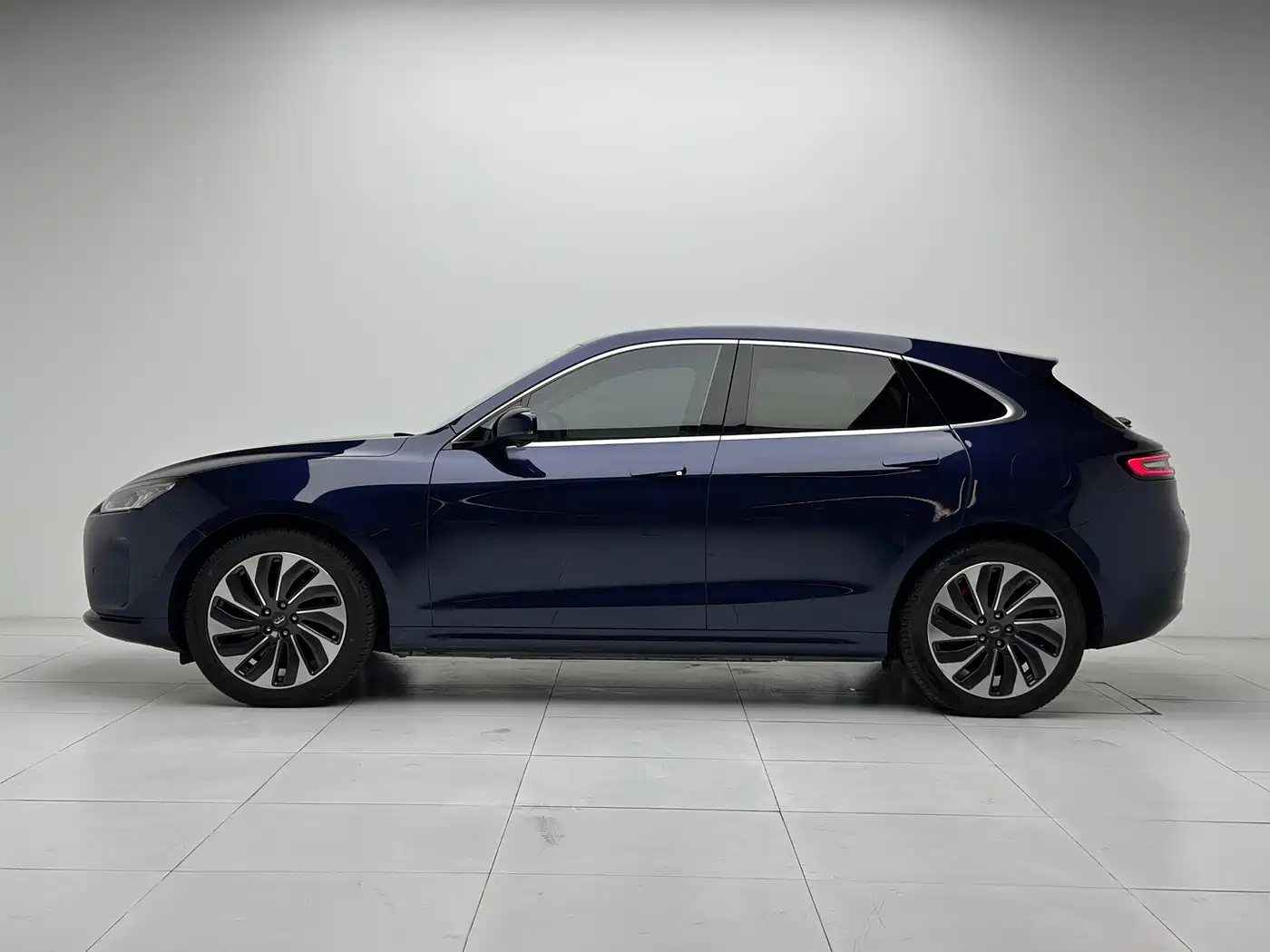 AITO Wenjie AITO M5 2022 Extended Range AWD Performance Edition фото 24