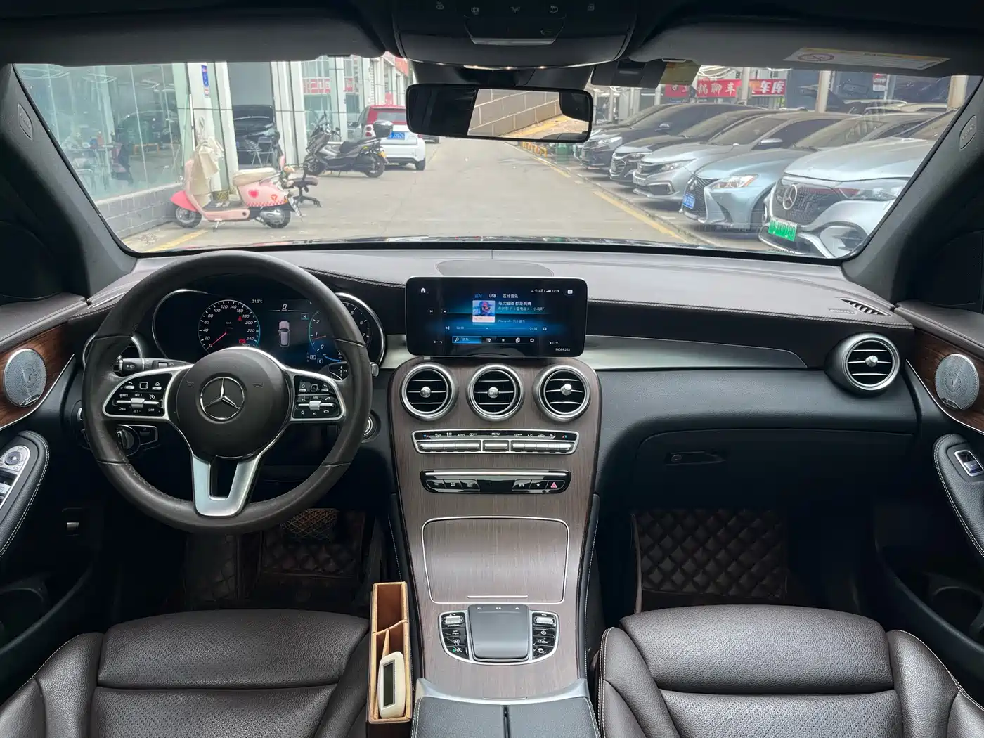 Mercedes-Benz GLC 2021 GLC 300 L 4MATIC Sporty фото 7